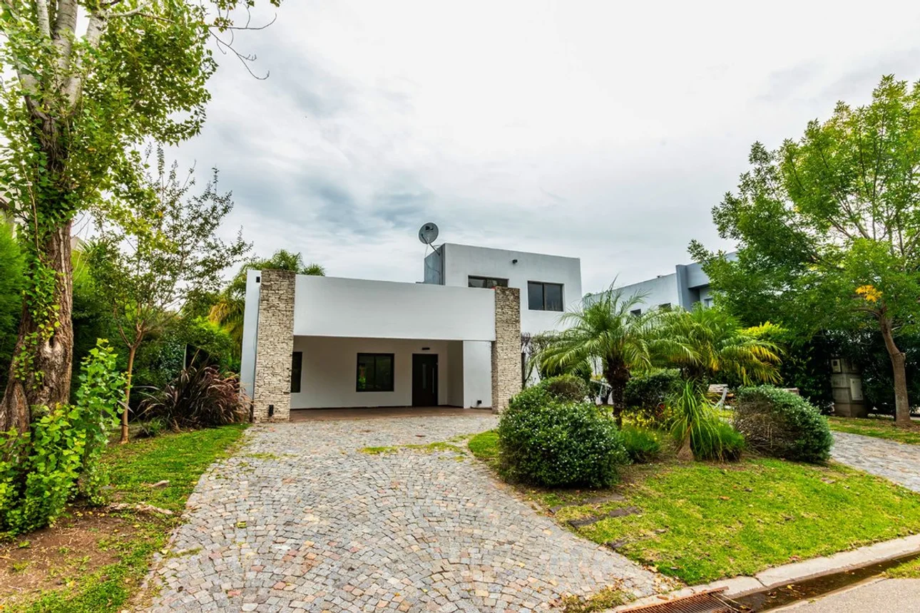 Venta casa con pileta y parque fincas de iraola 2, foto 2
