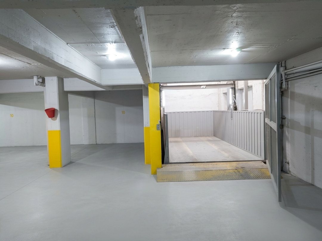 COCHERA EN VENTA A 100m PEATONAL - E.Campanario XX