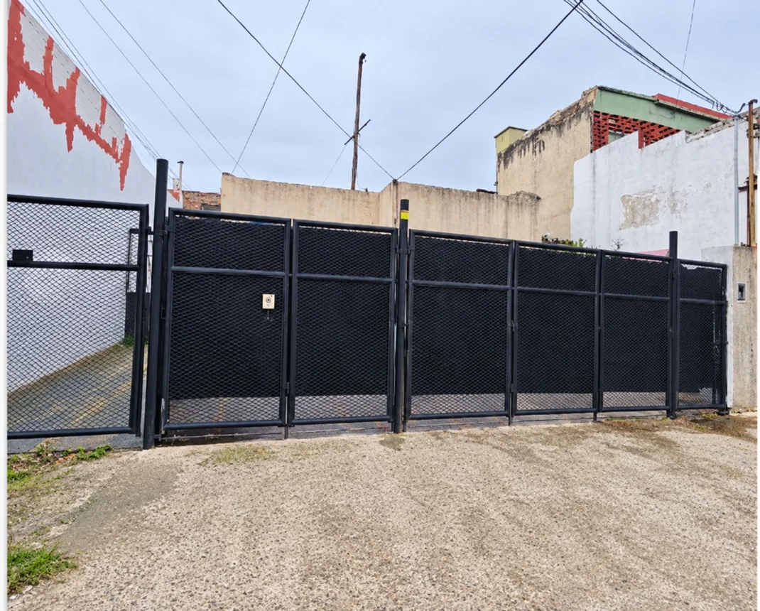 Casa de 7 ambientes en venta en Munro, Armenia 3300