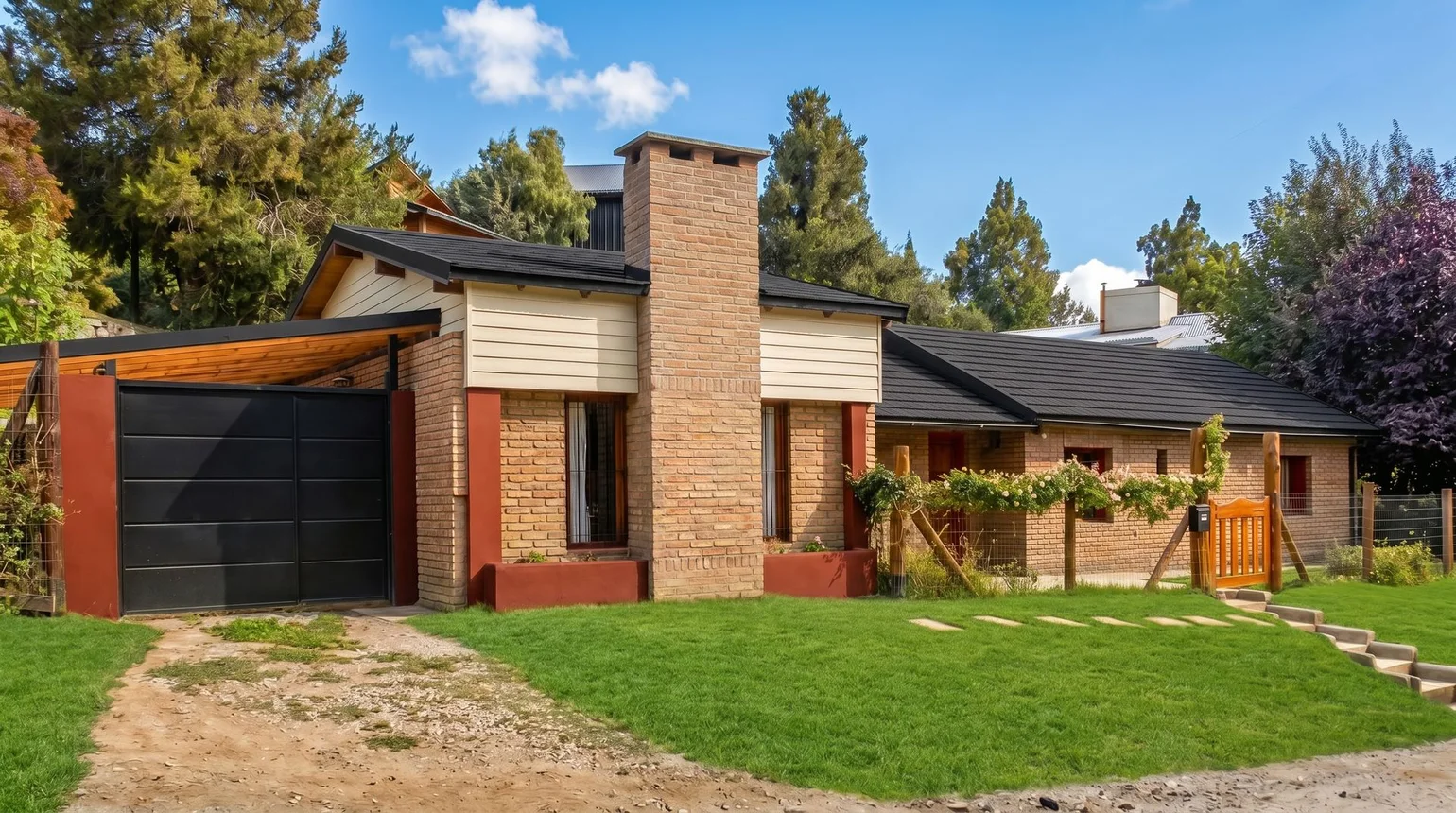 Casa de 5 ambientes en venta en San Carlos de Bariloche, Tarija 600