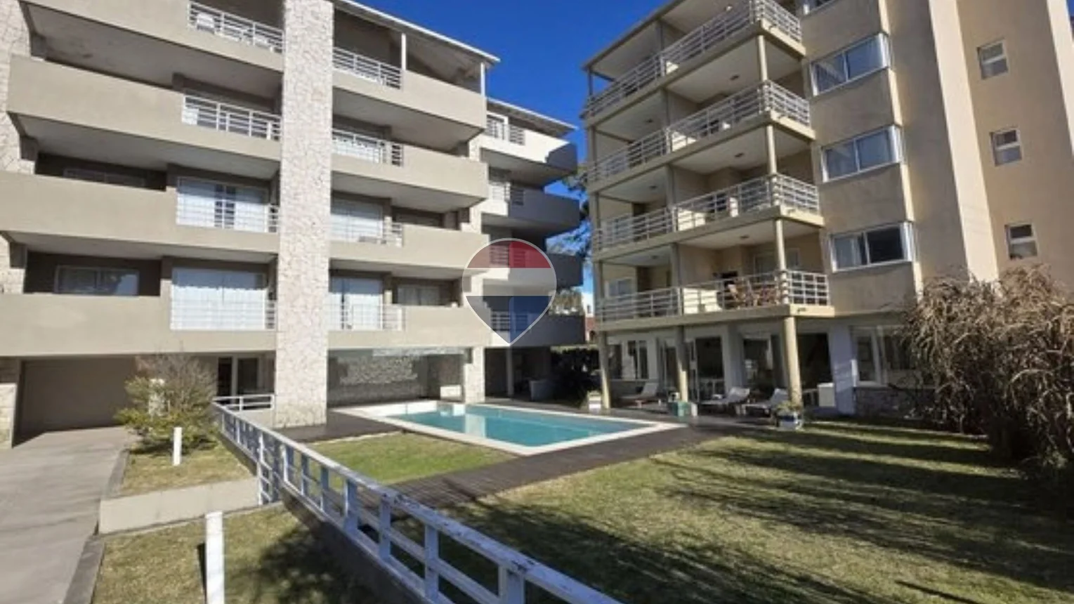 Departamento de 3 ambientes en venta en Pinamar, Avenida Enrique Shaw 1000