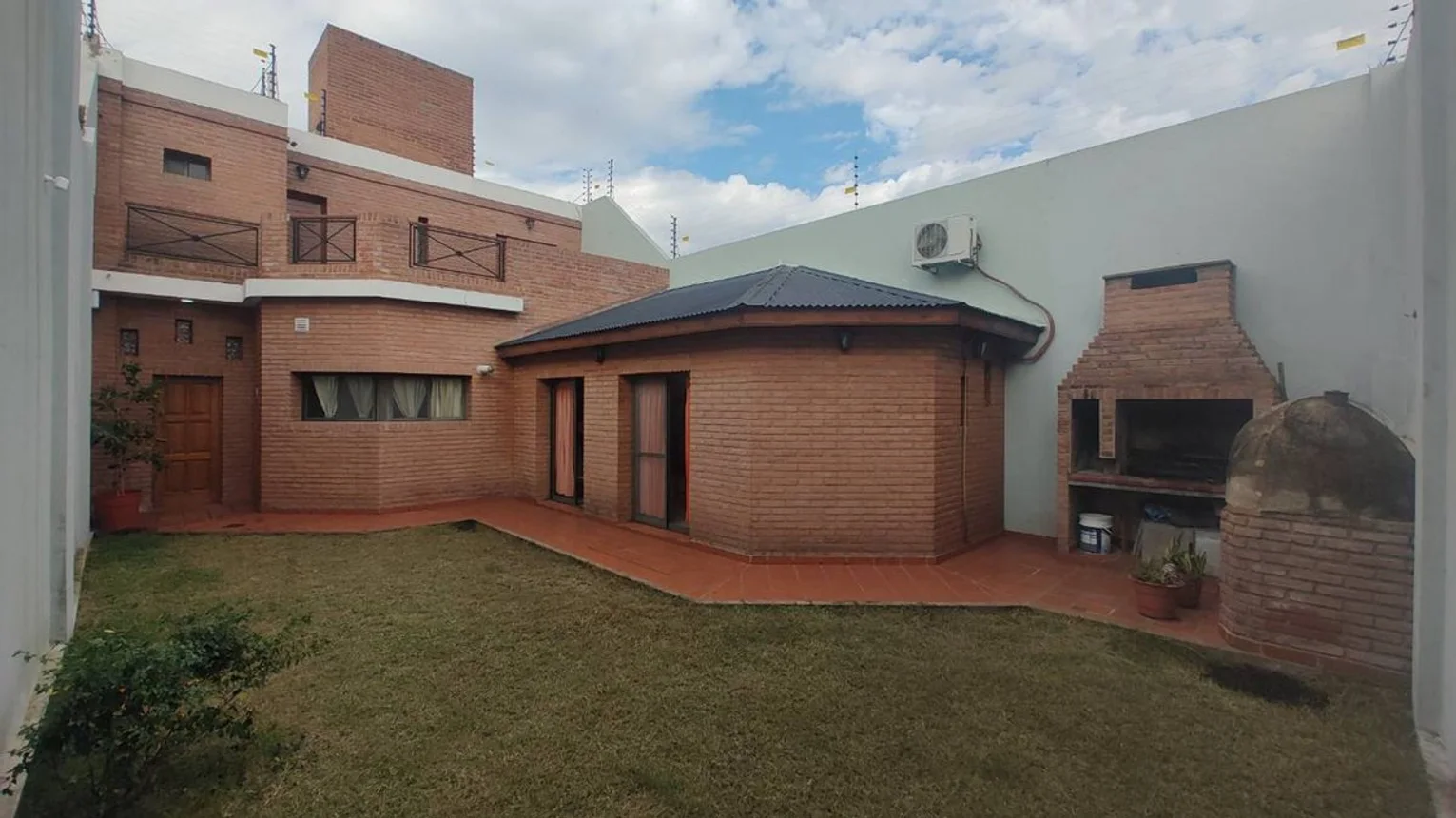 Casa de 4 ambientes en venta en Sarandí, Pasaje Canning 2600