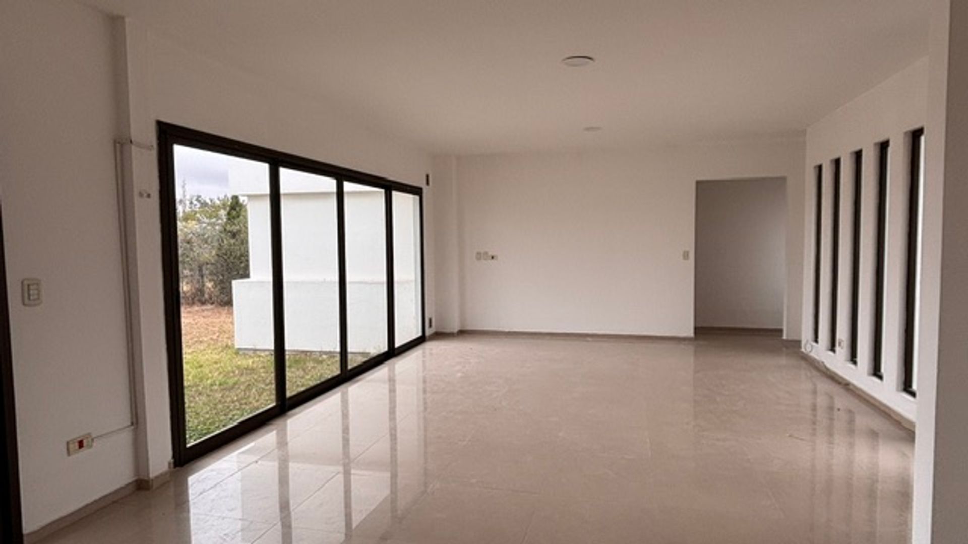 CASA VENTA JARDINES DE SAN LORENZO ACEPTA PERMUTA - foto 2
