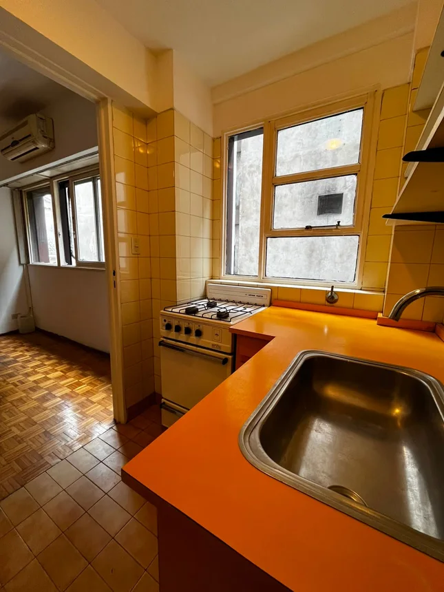 Departamento de 2 ambientes en venta en Retiro, Esmeralda 800