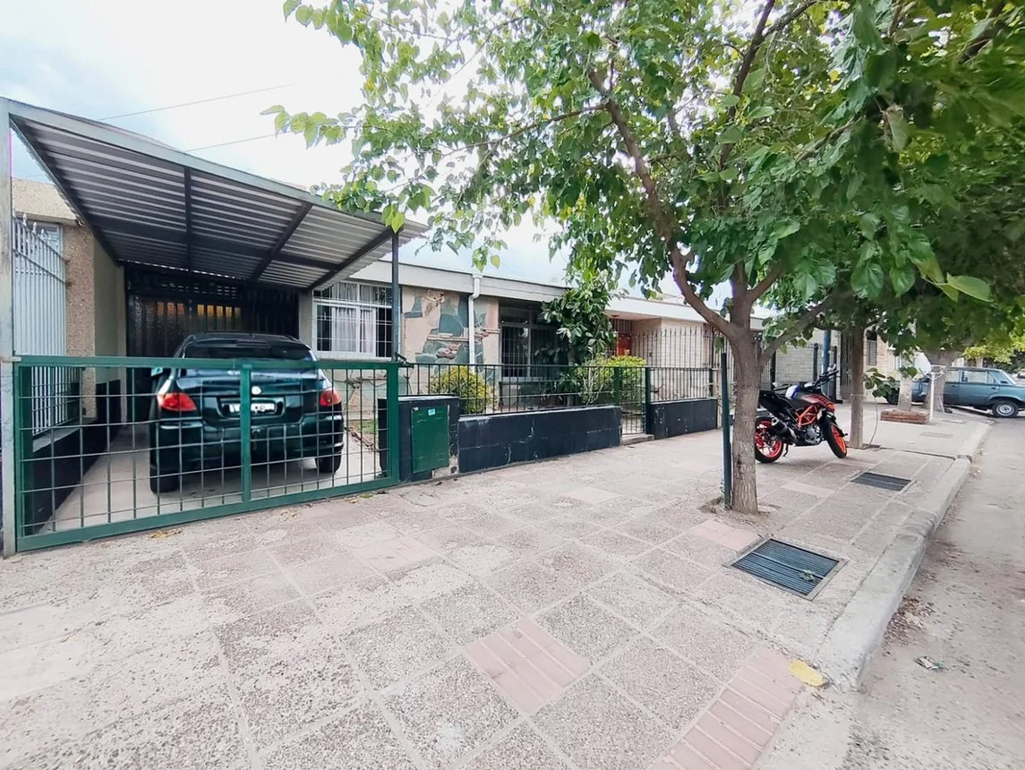Casa en venta en Godoy Cruz, foto 2