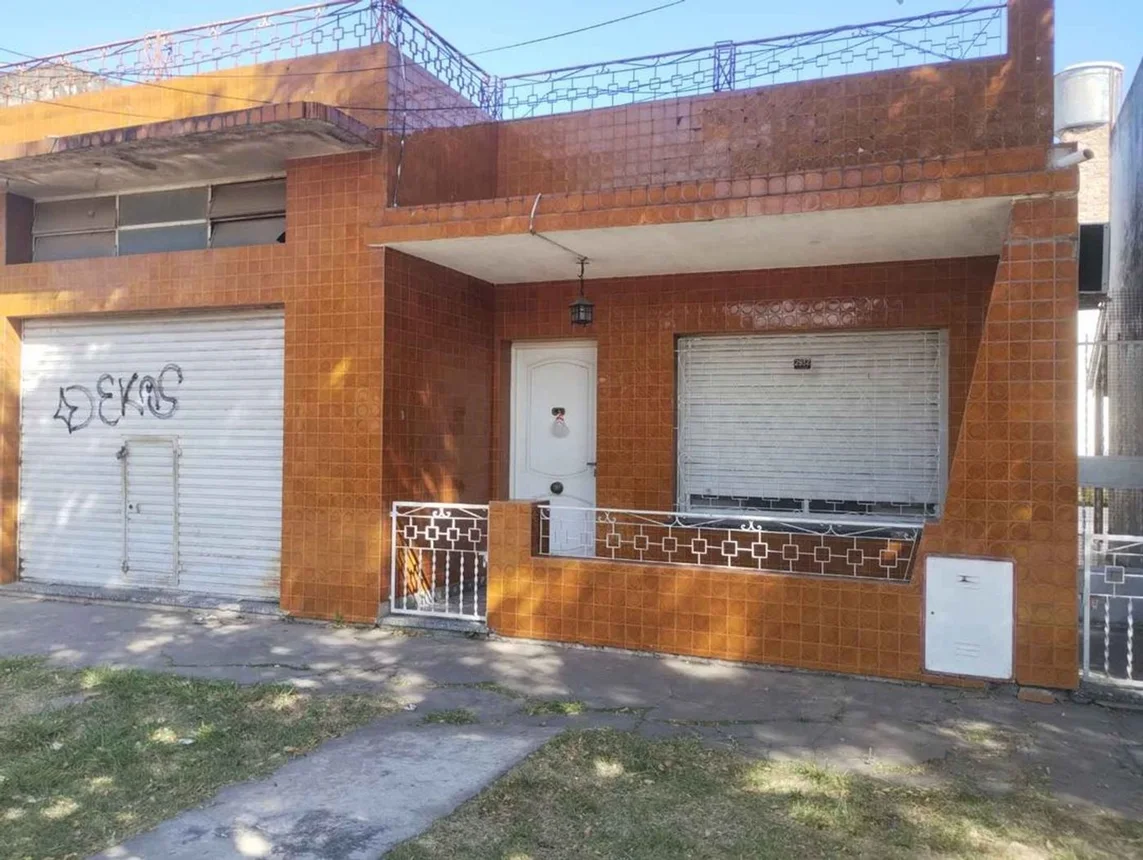 Casa de 3 ambientes en venta en Morón, Monseñor Tomás Solari 2900