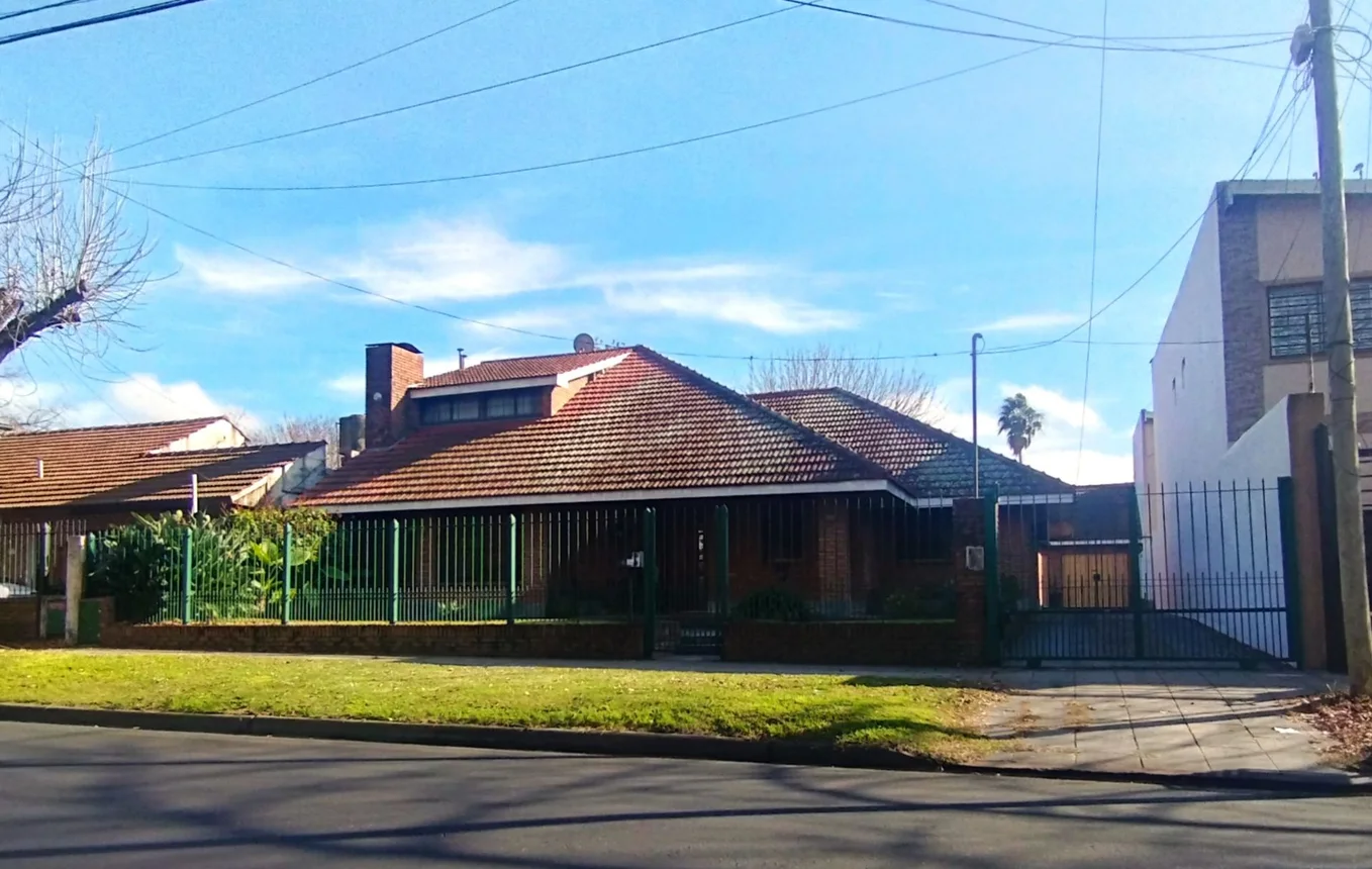 Casa de 6 ambientes en venta en José Mármol, Bynnon 2800