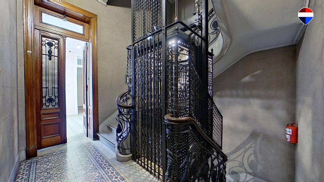 VENTA SEMIPISO 5 AMB ED HISTORICO EN MONSERRAT