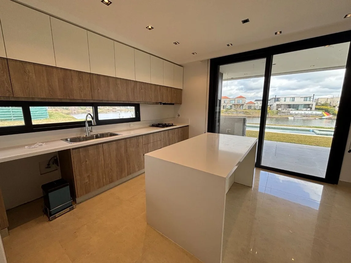 Casa de 6 ambientes en alquiler en Belén de Escobar, Avenida de los Lagos 100, foto 4