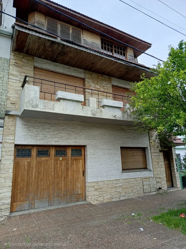 Casa de 7 ambientes en venta en Sarandí, Avenida Roca 2300