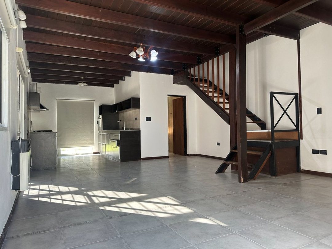 CASA 2 DORMITORIOS CON PILETA EN VENTA FISHERTON