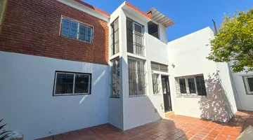 Casa 5 amb en Alquiler Parque Chacabuco Cochera
