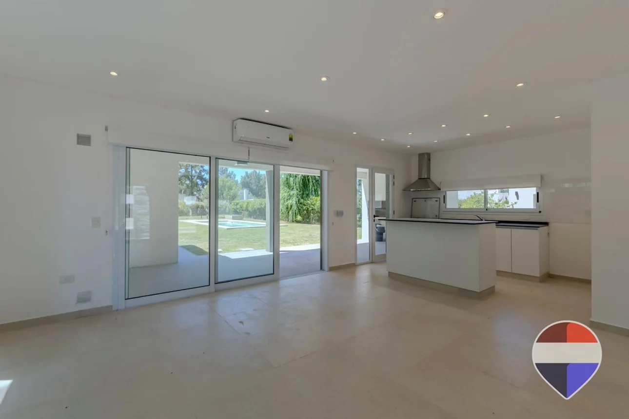 Casa en venta en La Plata, foto 2