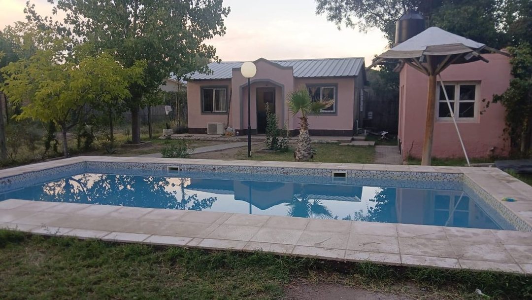 VENTA Casa con pileta y quincho en  El Carrizal