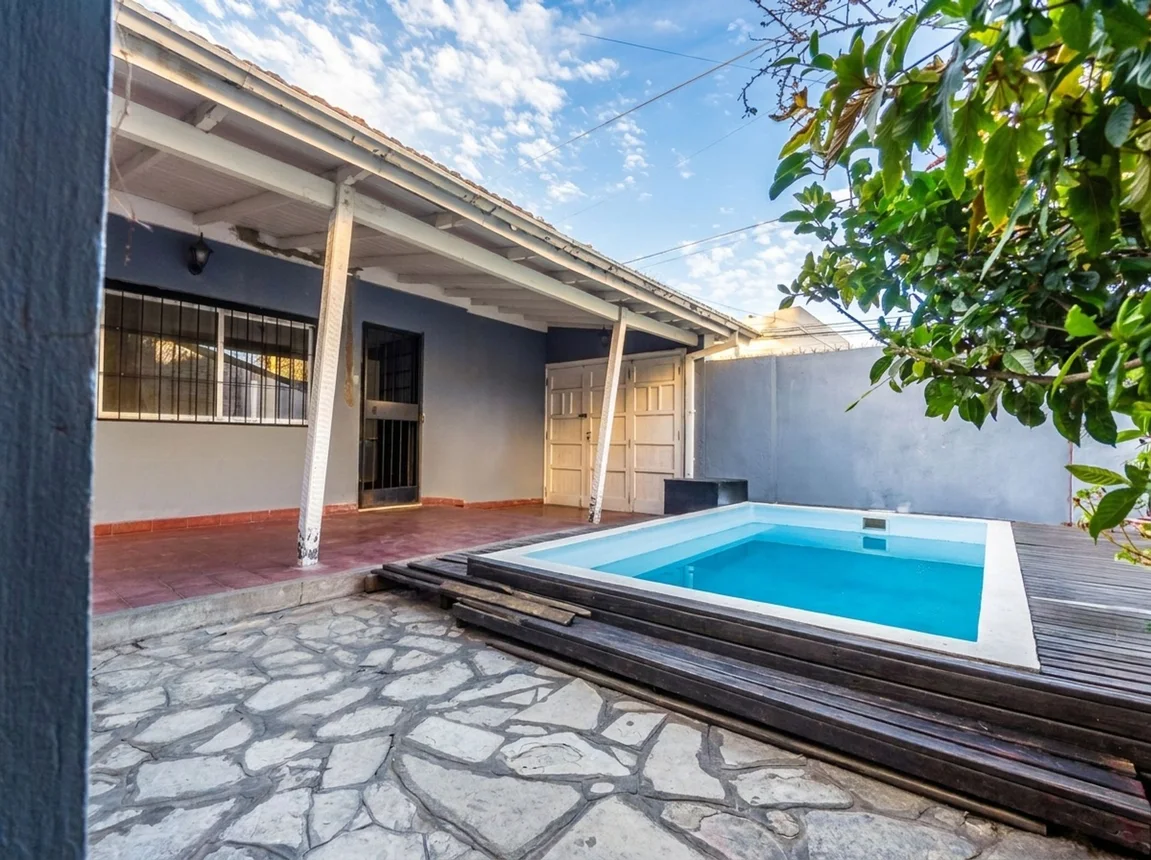 Venta casa 3 ambientes martínez c/pileta y cochera, foto 1