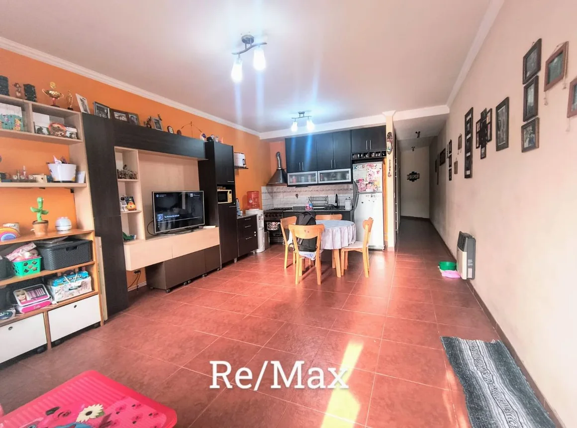 Piso de 4 ambientes en venta en Villa Luzuriaga, Juan Florio 0