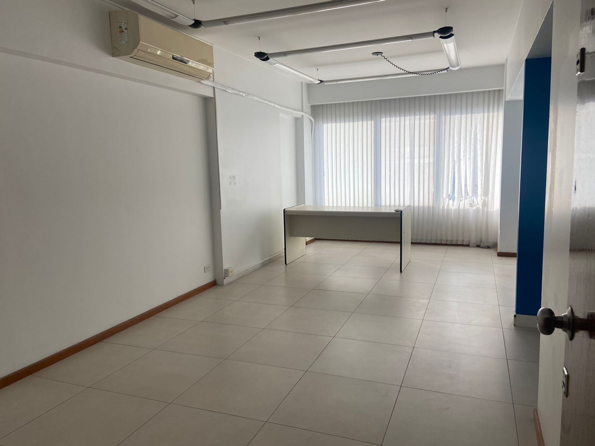 Foto 2 — ALQUILER OFICINA COMERCIAL 80 M2 MONSERRAT