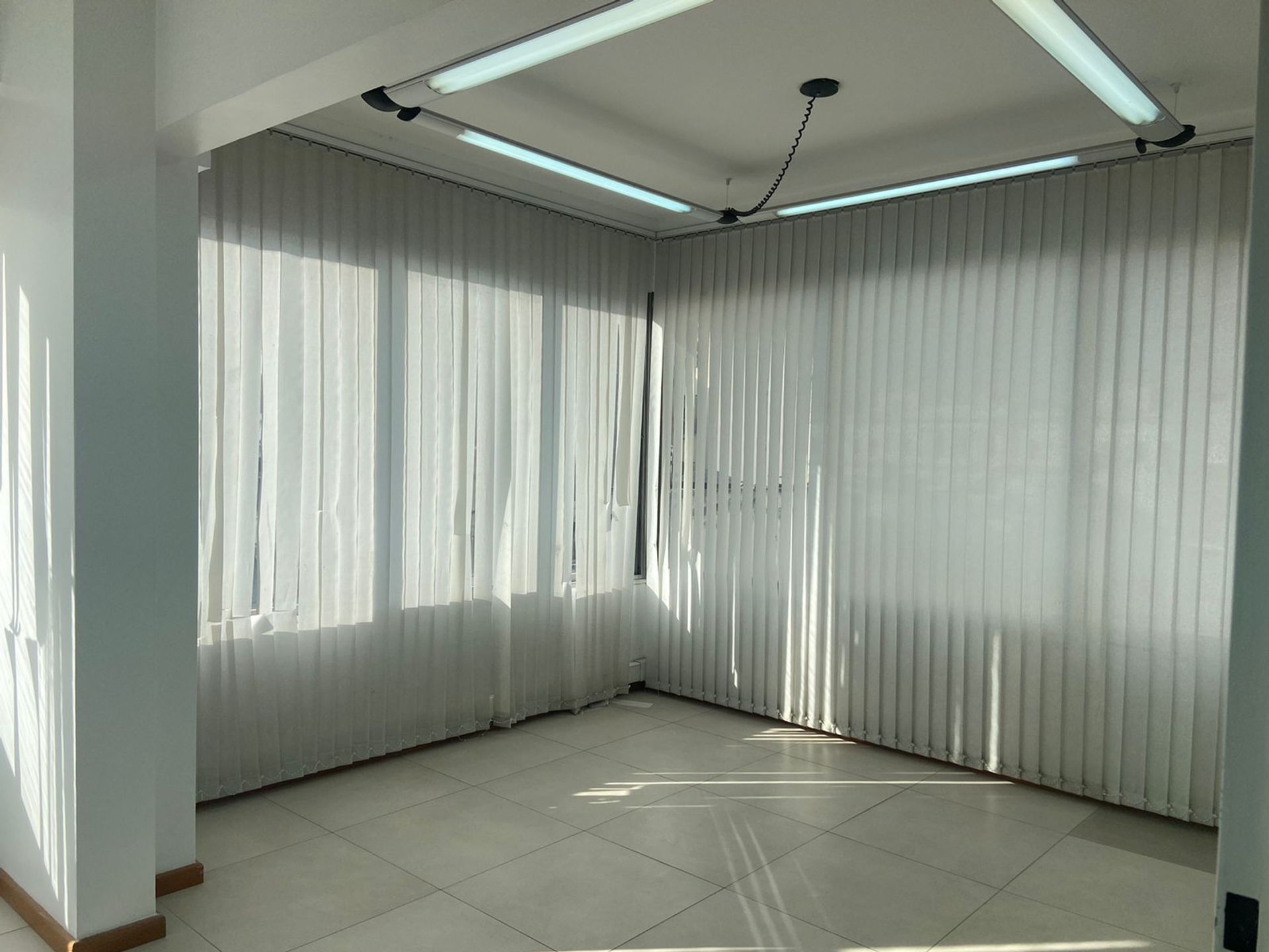 ALQUILER OFICINA COMERCIAL 80 M2 MONSERRAT