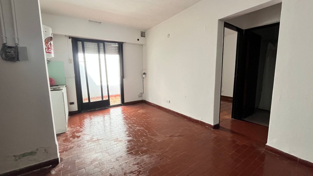 VENTA DEPTO PB 2 DORMI - PATIO - A REFACCIONAR