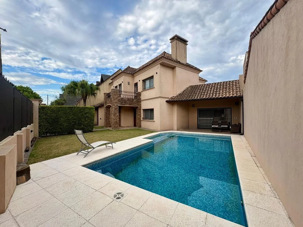 Casa de 6 ambientes en venta en Ciudad Jardín, De los Ceibos 6300