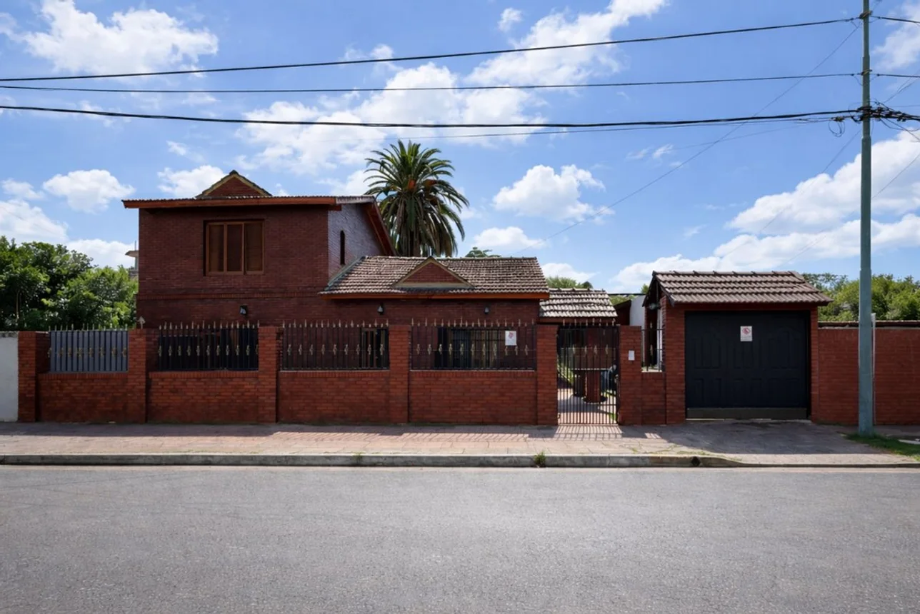 Venta casa en pilar centro calle bolivar al 800, foto 1