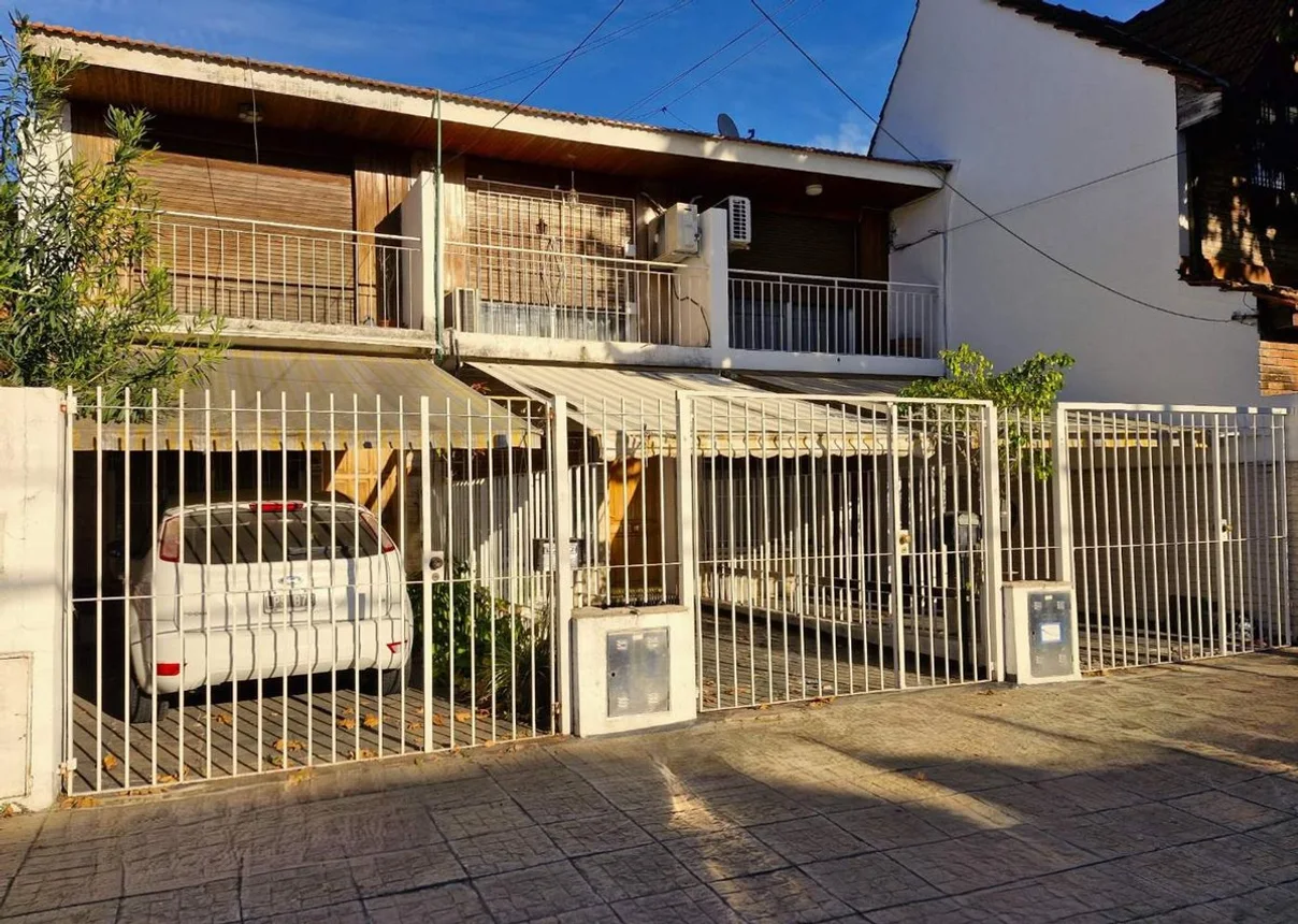 Casa dúplex de 3 ambientes en venta en Olivos, Alferez Hipólito Bouchard 3500