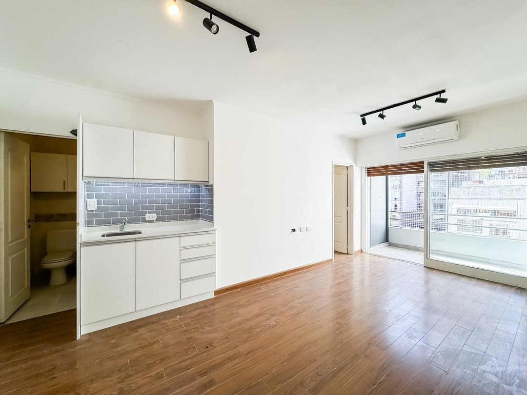VENTA MONO DIVISIBLE CON BALCON EN LAS CAÑITAS