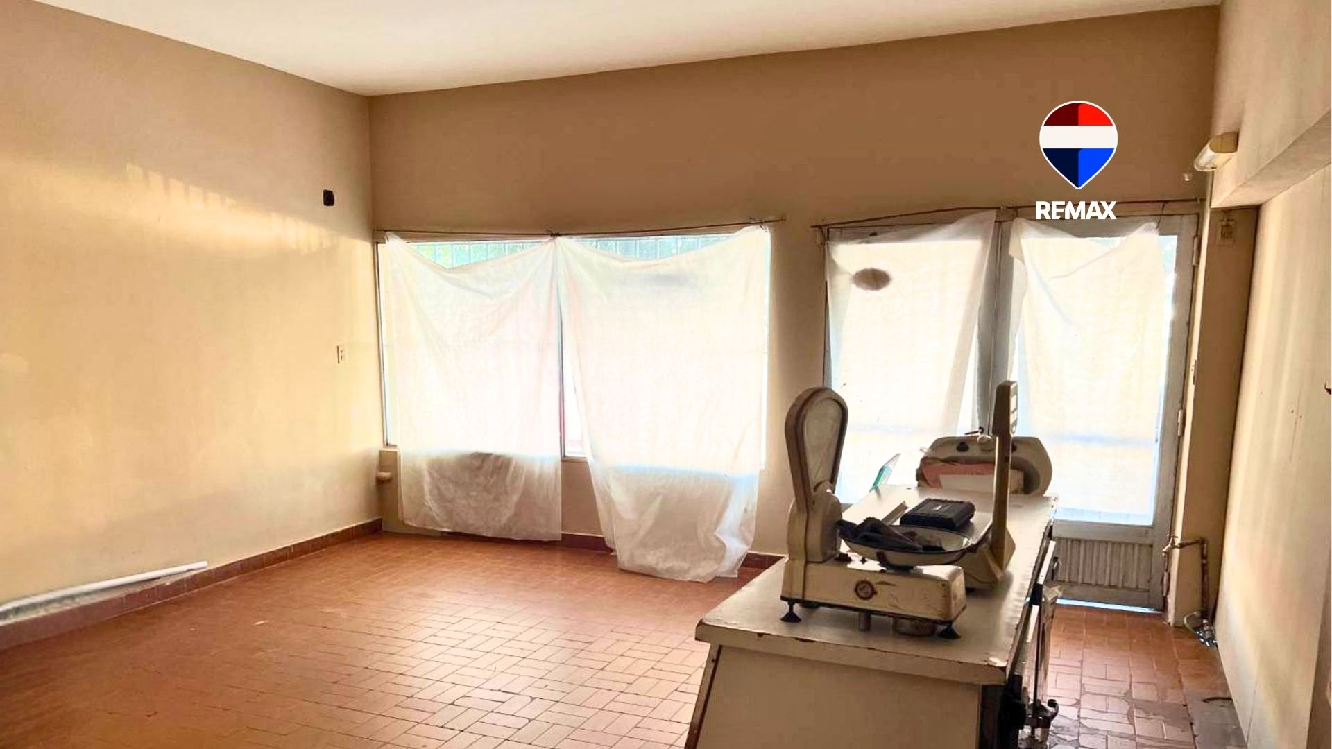 LOCAL COMERCIAL ALQULER CON DEPOSITO MACROCENTRO - foto 1