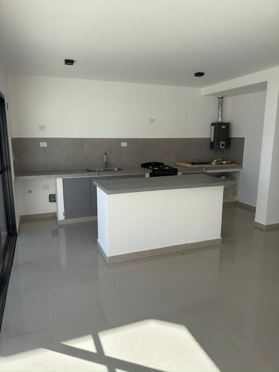 DUPLEX VENTA A ESTRENAR VIA AURELIA 3 DORMITORIOS - foto 4