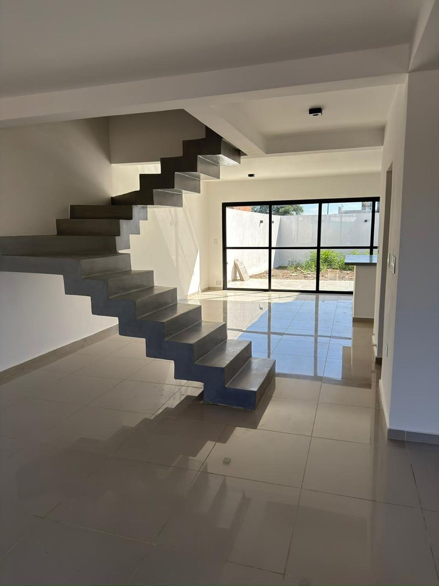DUPLEX VENTA A ESTRENAR VIA AURELIA 3 DORMITORIOS - foto 6