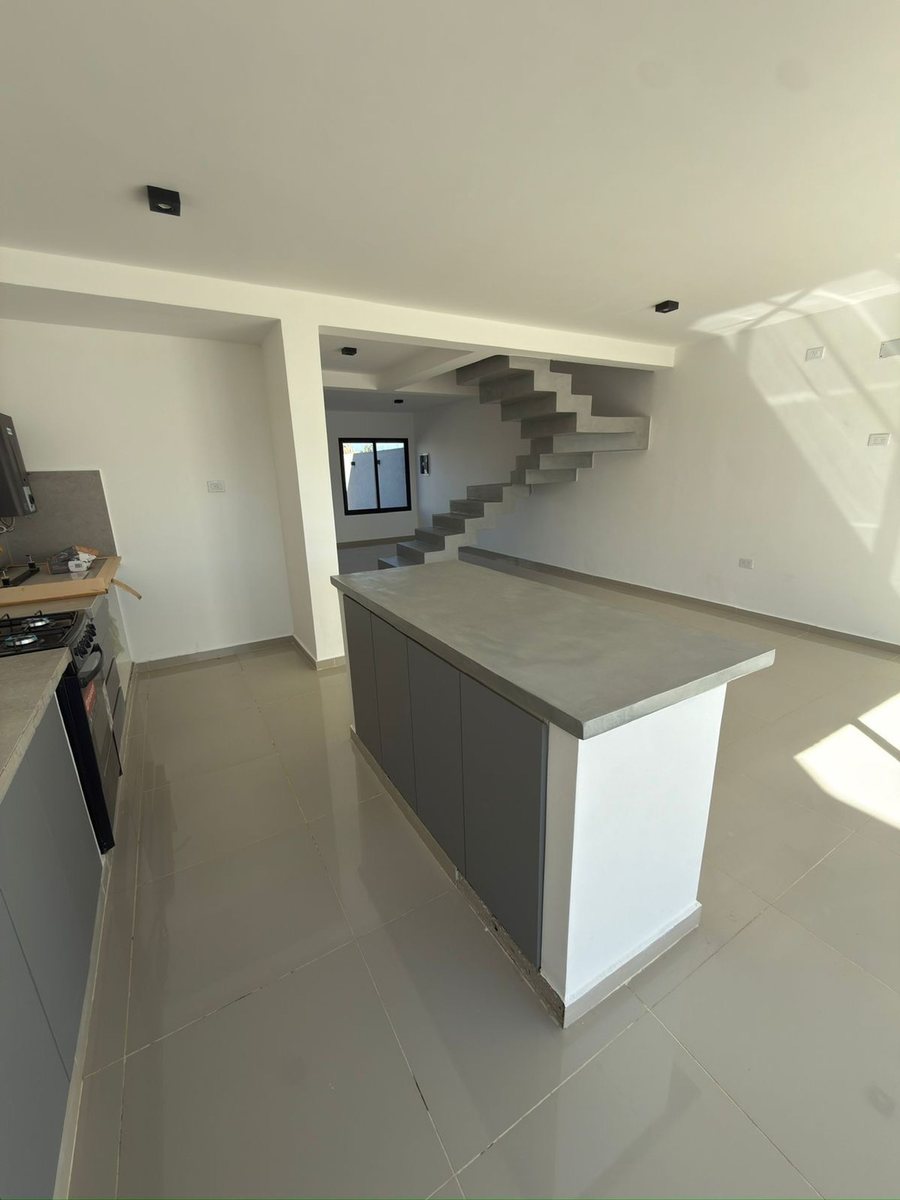 DUPLEX VENTA A ESTRENAR VIA AURELIA 3 DORMITORIOS - foto 5