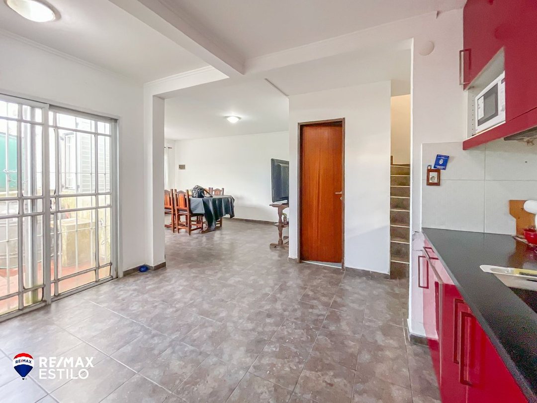 PH EN VENTA LOS HORNOS 3 DORMITORIOS GARAGE  88 m2