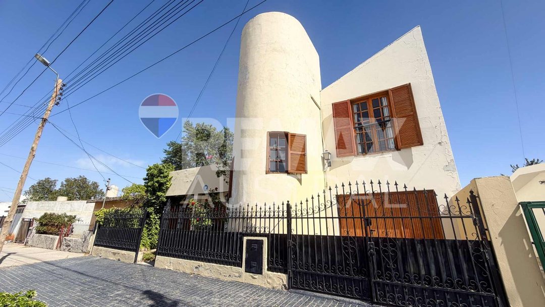 CASA 4 DORMITORIOS EN BARRIO JUAN XXIII