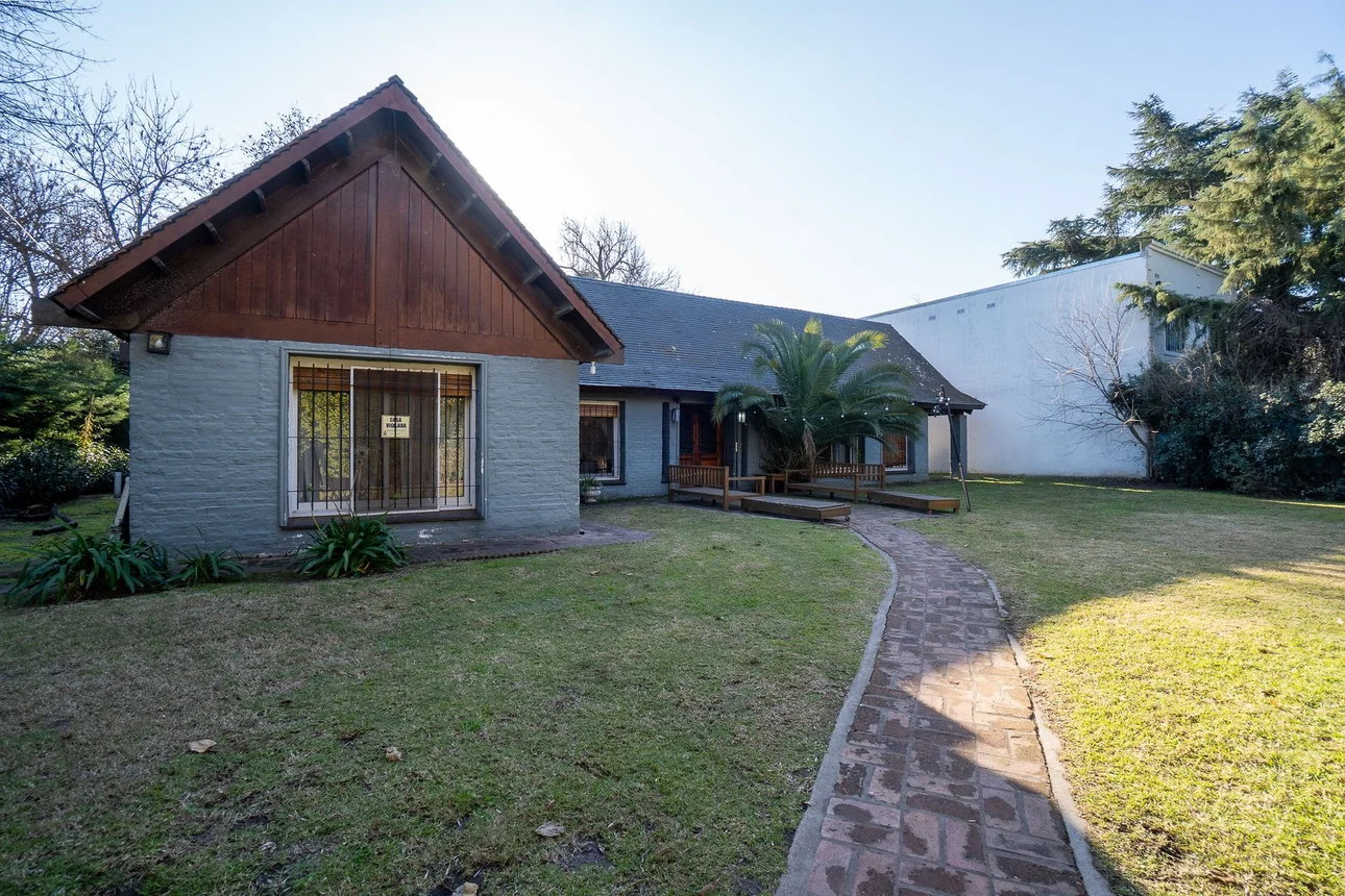 Casa de 6 ambientes en venta en San Miguel, Coronel L. M. Argüero 2200