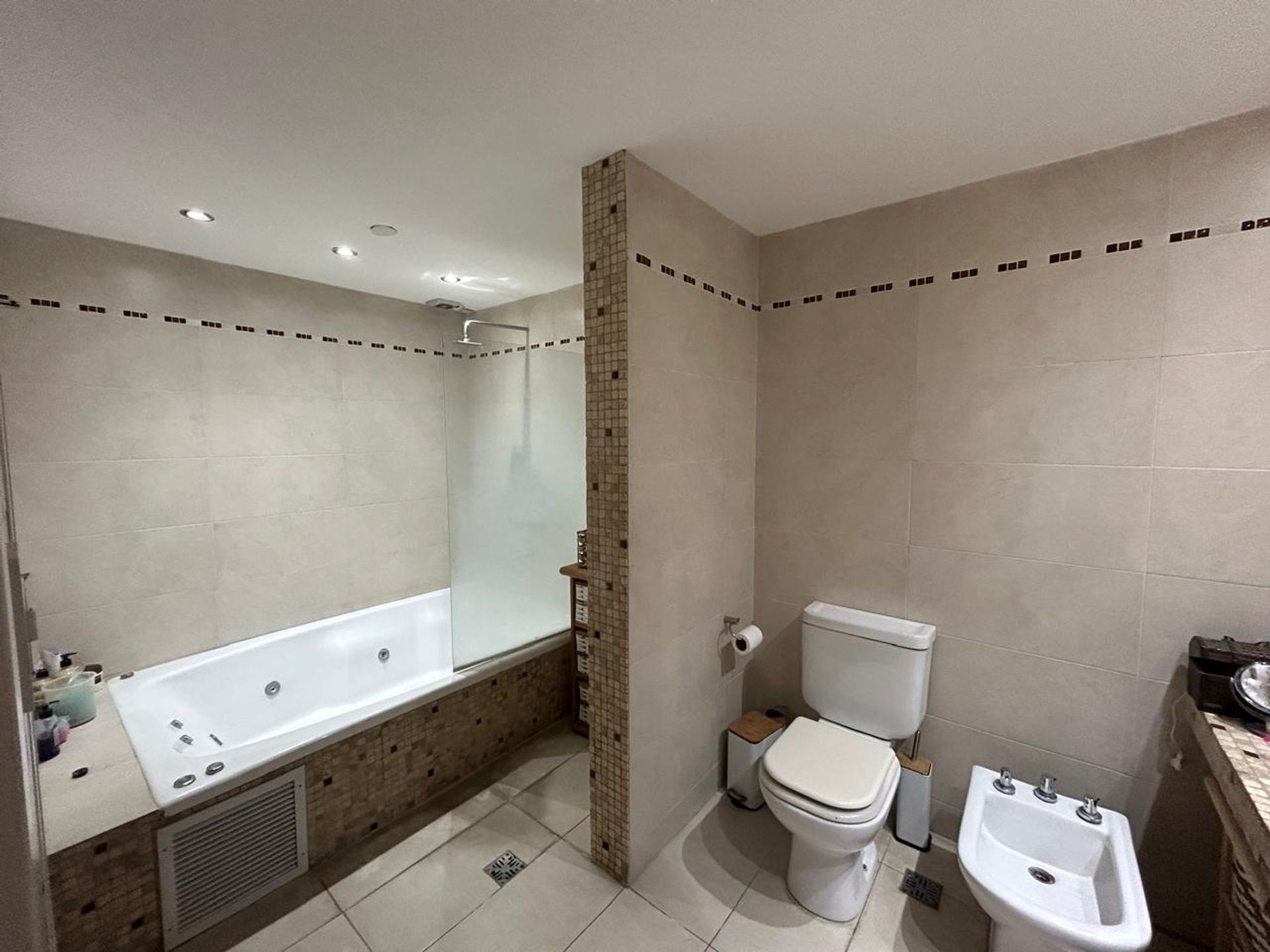 Foto 40 — VENTA CASA 4AMB ITUZAINGO PB PILETA COCHERA 400M2