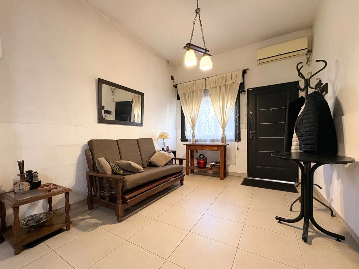Casa de 3 ambientes en venta en Caseros, Mariano Moreno 2700