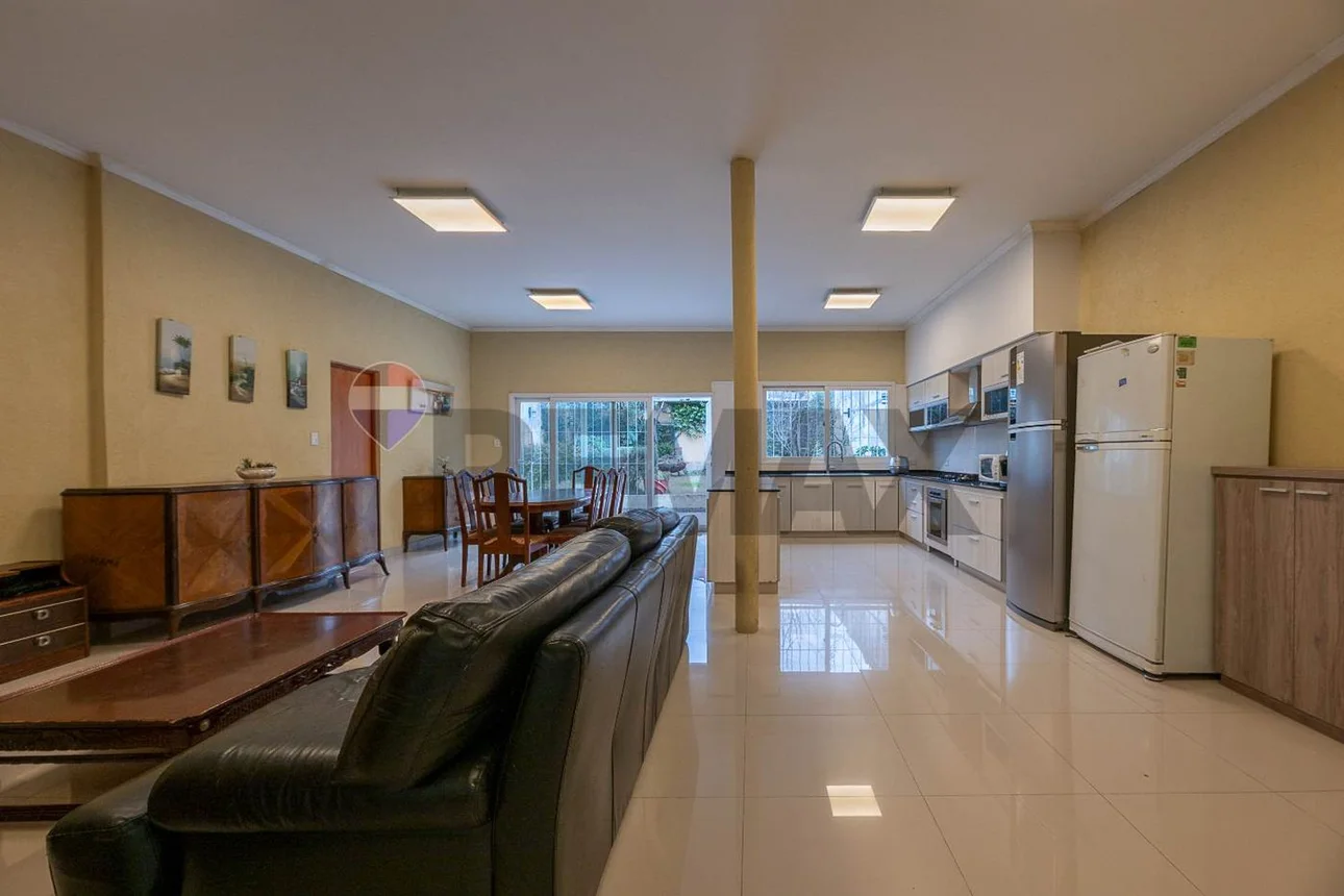 Casa de 8 ambientes en venta en Parque Avellaneda, Remedios 3300, foto 2