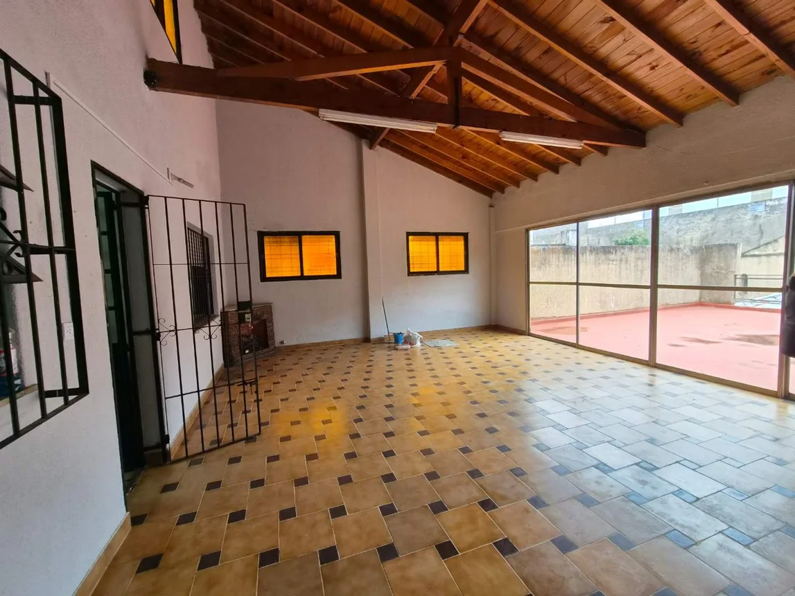 Casa de 4 ambientes en venta en Lomas del Mirador, Lisandro de la Torre 1500