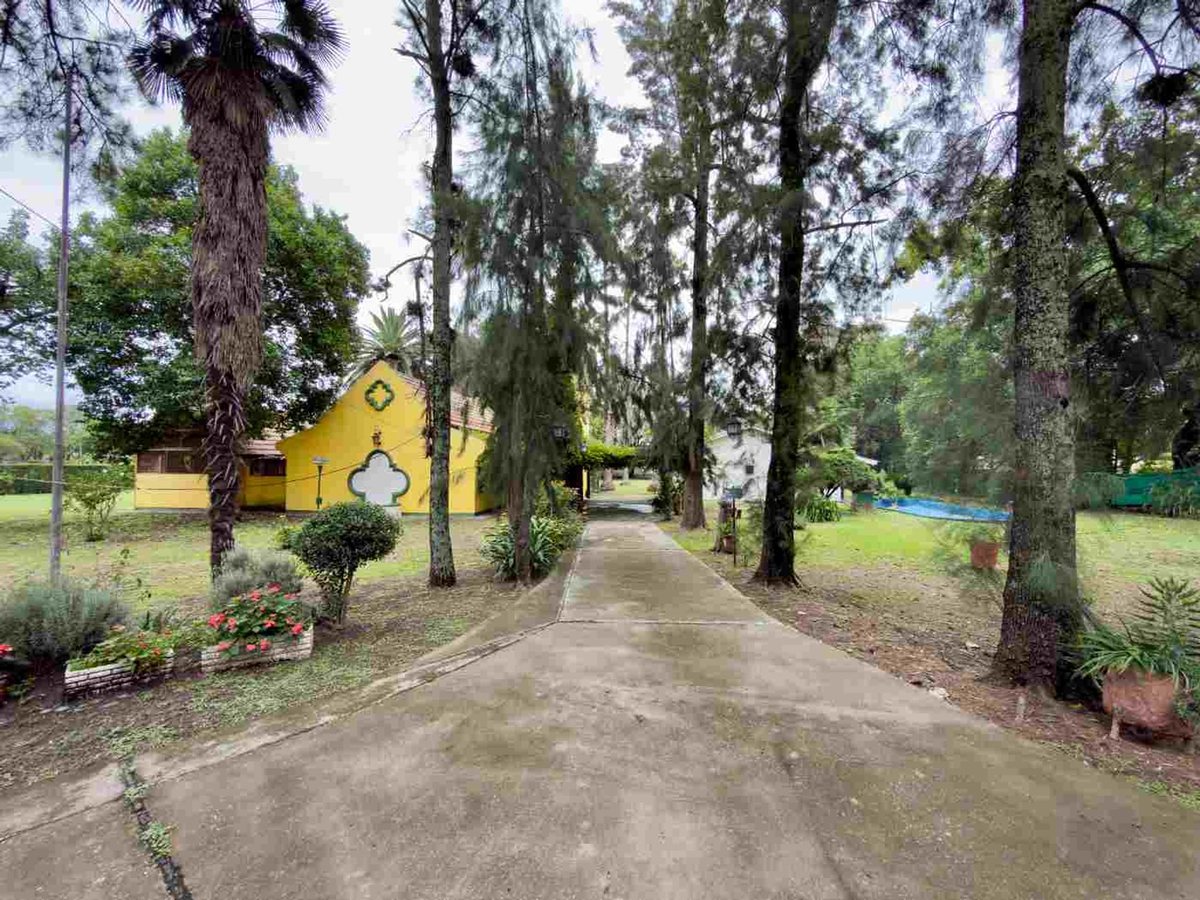 CASA EN VENTA CON TERRENO 1 HECTAREA RUTA 68 - foto 4