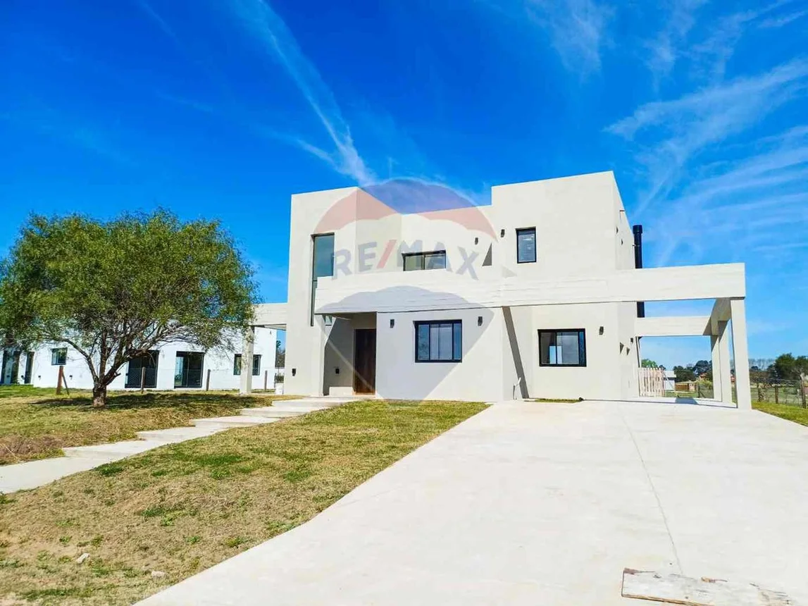 Casa en venta en Pilar, foto 3
