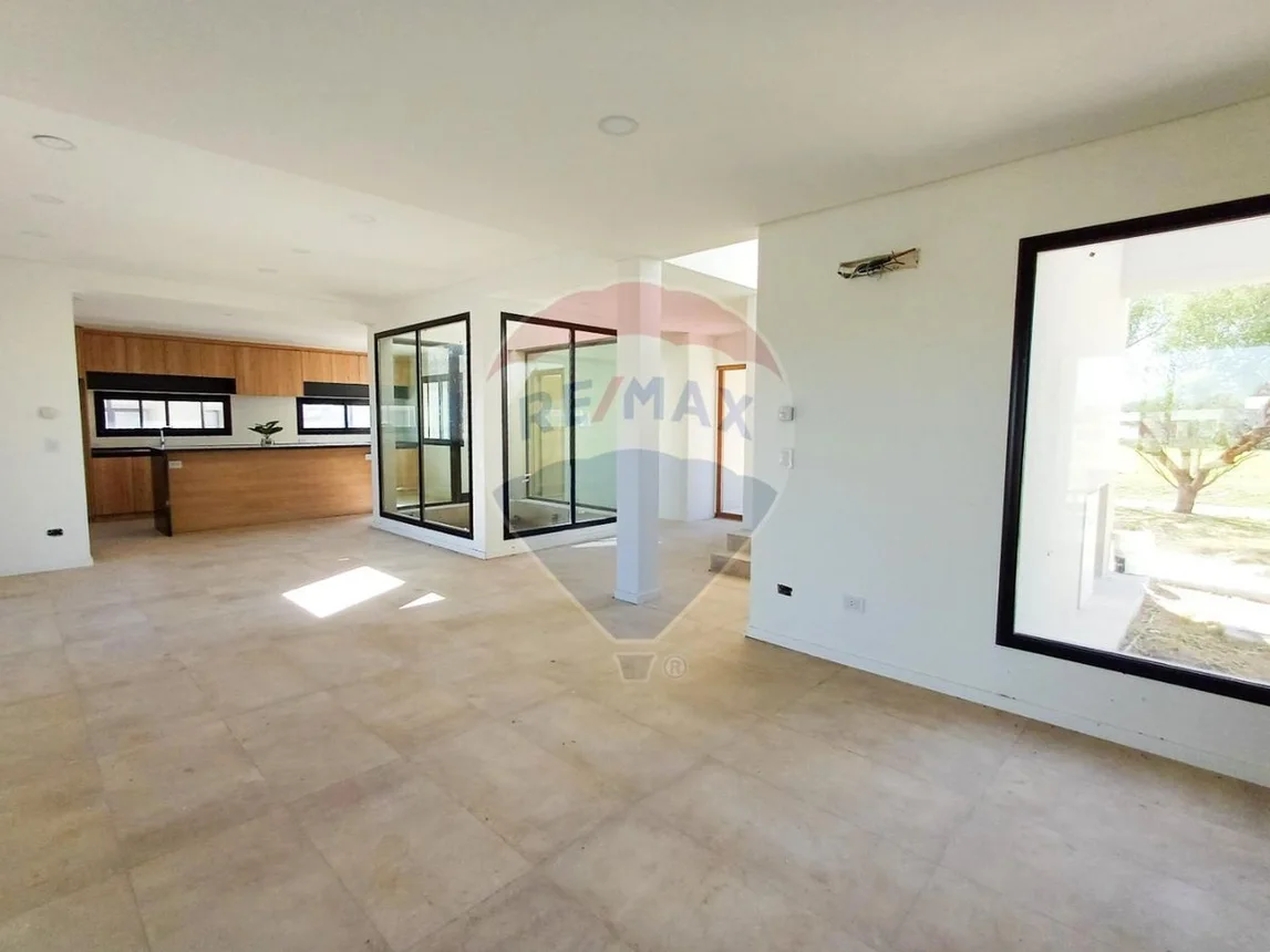 Casa en venta en Pilar, foto 4