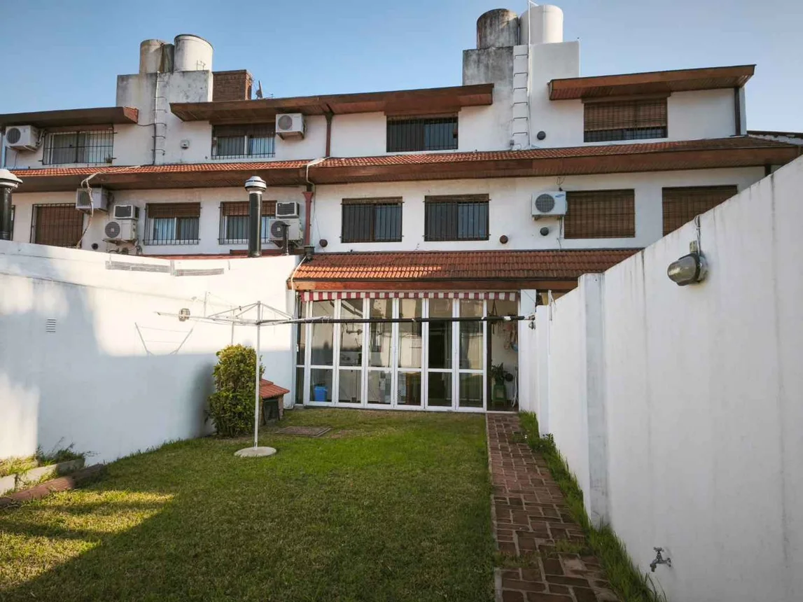 Casa tríplex en venta en Olivos