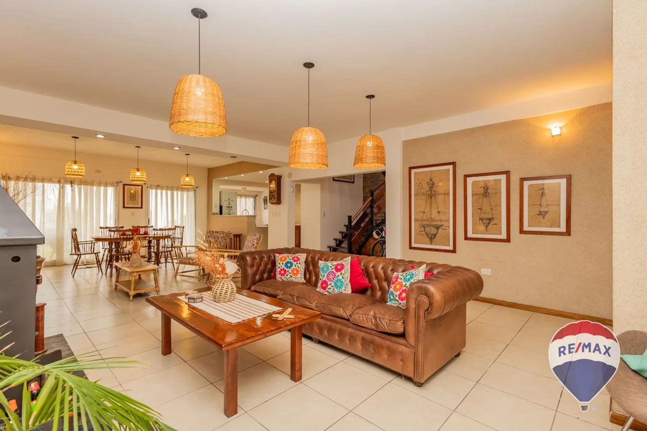 Casa de 5 ambientes en venta en Bernal Este, Ramella 200