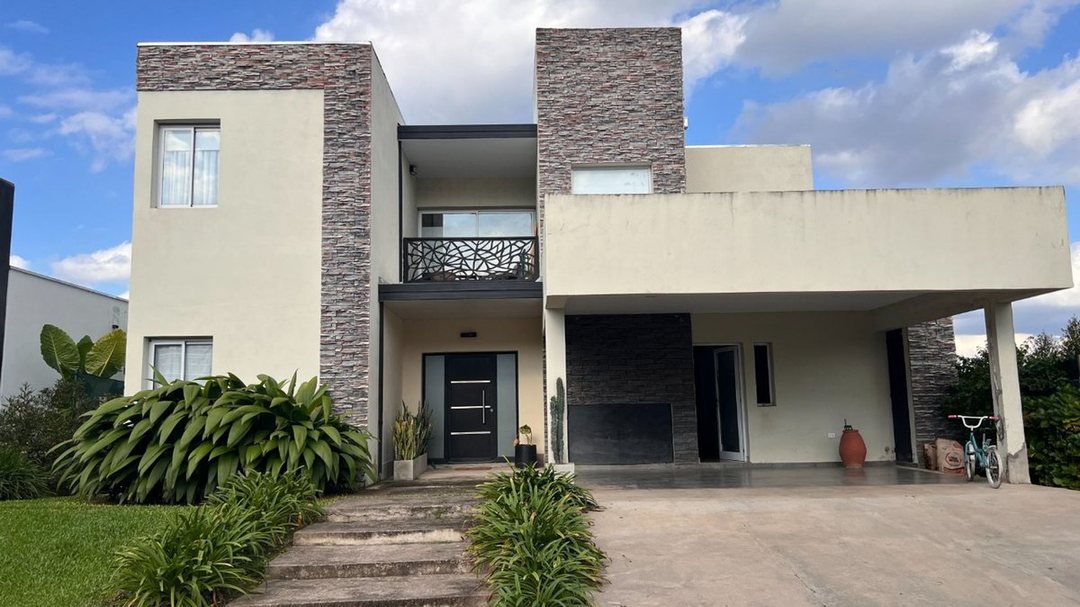 VENTA DE CASA DE 4 DORMITORIOS - ALTO VERDE 3