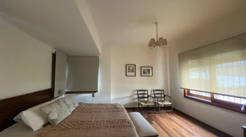 Venta Casa en pleno centro con Garage y oficina