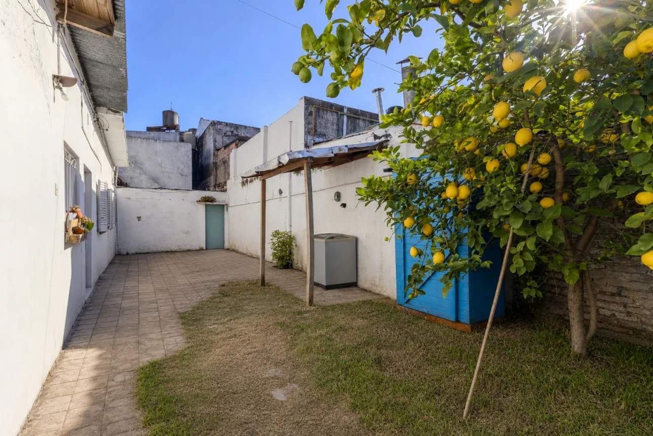PH de 6 ambientes en venta en Parque Chacabuco, Saraza 2000