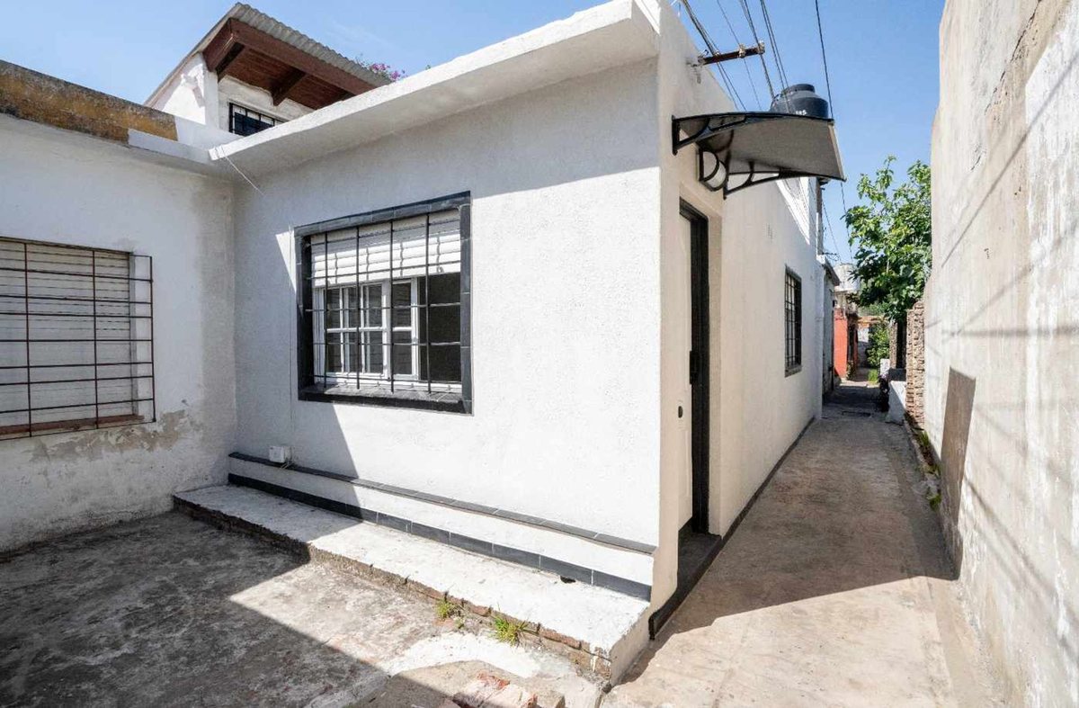 VENTA PH 2 AMBIENTES C/PATIO EN BERNAL OESTE