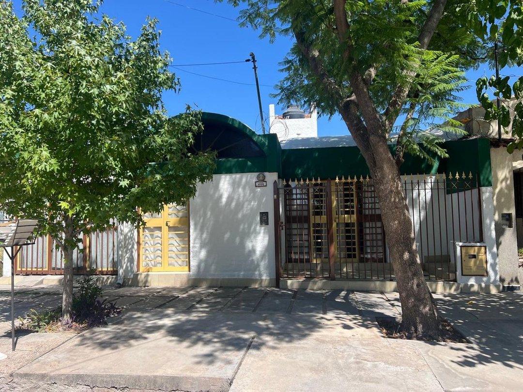 Venta casa 4 dormitorios Las Heras apta crédito