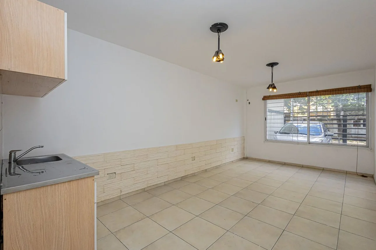 Monoambiente en venta en Morón, Sucre 200