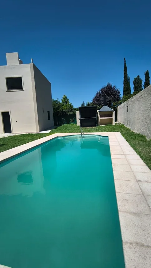 Casa tríplex en venta en Luján de Cuyo